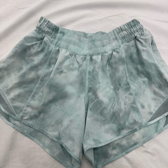lululemon athletica Pants - Lululemon Athletica Mint Green Athletic Hotty Hot 4” Shorts 6
